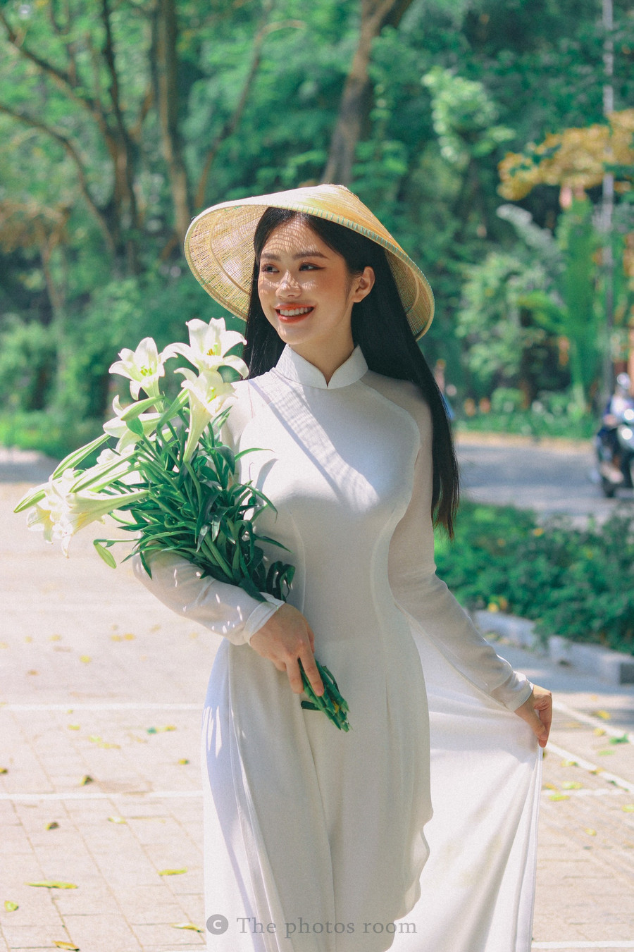 Vì sở hữu vẻ ngoài “nàng thơ”, không ít người bất ngờ khi nữ sinh này lại có những thành tích thể thao nổi bật. Anh Thư từng là thành viên đội tuyển học sinh giỏi thể dục thể thao 2020-2021. Ngoài ra, cô nàng cũng đạt Huy chương Đồng Giải bóng chuyền nữ 4-4 mở rộng khu vực Đức Thọ, tỉnh Hà Tĩnh.