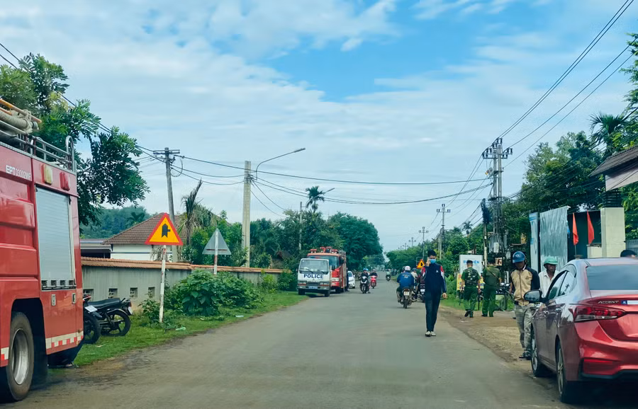 Khu vực trước cổng UBND xã Ea Tiêu (ảnh: PV).