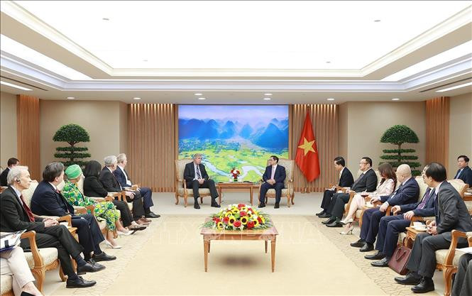 Thủ tướng Phạm Minh Chính tiếp Thượng nghị sĩ bang Oregon Jeff Merkley và Đoàn nghị sĩ liên bang Hoa Kỳ. Ảnh: Dương Giang/TTXVN Thủ tướng Phạm Minh Chính tiếp Thượng nghị sĩ bang Oregon Jeff Merkley và Đoàn nghị sĩ liên bang Hoa Kỳ. Ảnh: Dương Giang/TTXVN
