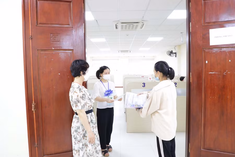 Thí sinh được gọi tên vào phòng thi