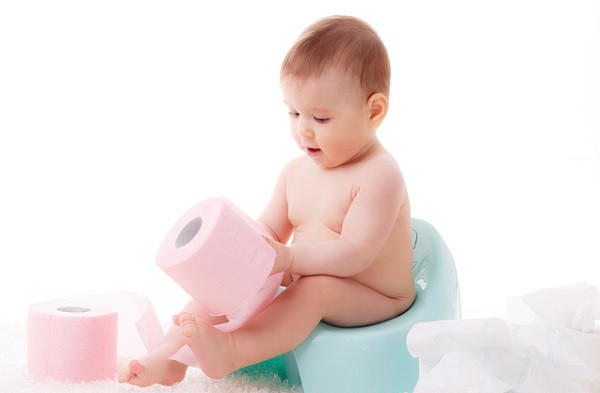 Không nên để tình trạng táo bón ở trẻ nhỏ kéo dài, có thể gây suy dinh dưỡng