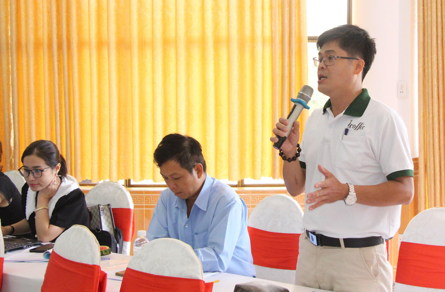 Anh Trương Hoài Thanh (phường Tân An - TP Buôn Ma Thuột), đại diện phụ huynh tham gia góp ý tại Hội thảo. Anh Trương Hoài Thanh (phường Tân An - TP Buôn Ma Thuột), đại diện phụ huynh tham gia góp ý tại Hội thảo.