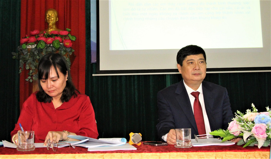 Chủ trì Hội thảo. Chủ trì Hội thảo.