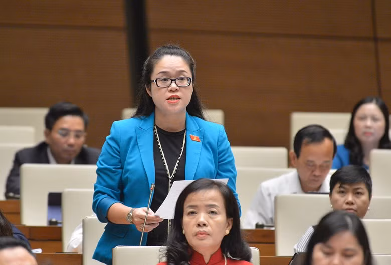 Đại biểu Dương Minh Ánh chất vấn Bộ trưởng Bộ Nội vụ Lê Vĩnh Tân - sáng 9/11.