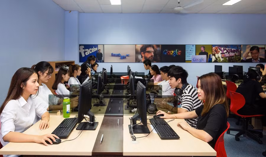 Trong giờ học của sinh viên khoa Toán - Tin học, Trường Đại học Thăng Long.