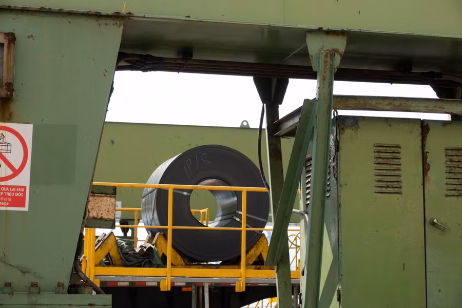 Trung bình, mỗi cuộn thép cuộn cán nóng có trọng lượng từ 25-27 tấn.