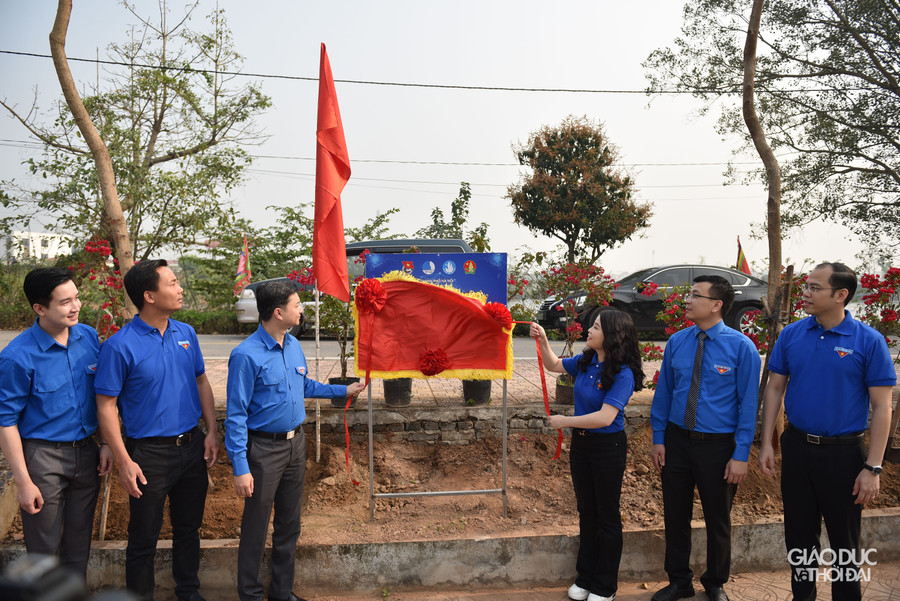 Tết trồng cây &apos;Tuổi trẻ Thủ đô đời đời nhớ ơn Bác Hồ&apos;.