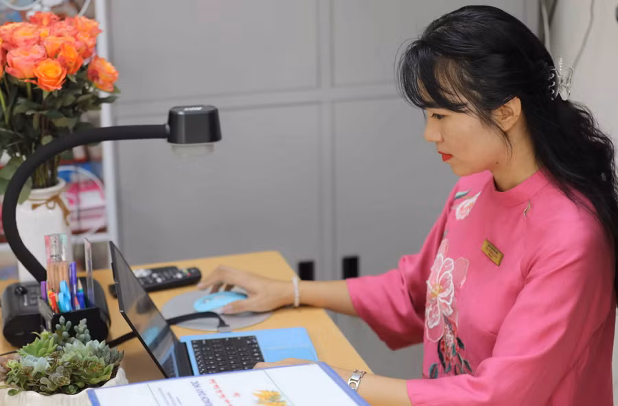 Cô giáo của một trường thuộc quận Ba Đình (Hà Nội).