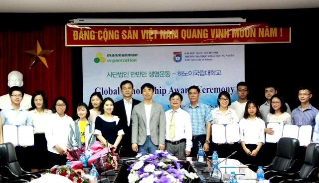 Trao học bổng Manmanman Organization - Hàn Quốc