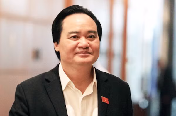 Bộ trưởng Bộ GD&ĐT: Rà soát các nội dung không còn phù hợp thì bỏ hoặc sửa