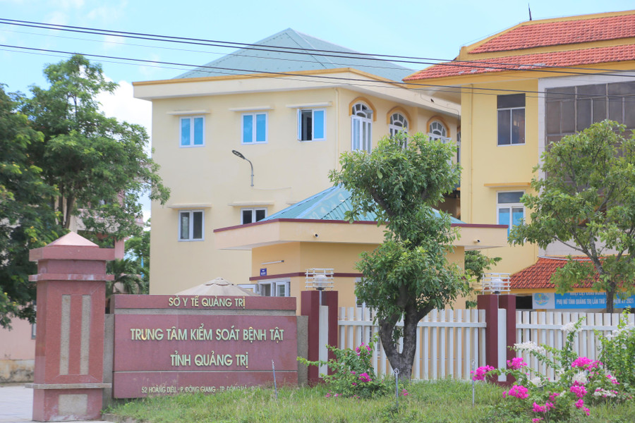 Thanh tra Quảng Trị cũng chỉ ra một số sai phạm trong quá trình mua sắm trang thiết bị y tế, vật tư, sinh phẩm, kit test xét nghiệm.