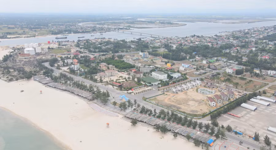 Khu vực bãi tắm Cửa Việt được cấp chủ trương đầu tư xây dựng dự án Khu du lịch nghỉ dưỡng Biển Vàng.