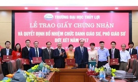 Các tân GS, PGS trong niềm vui mới