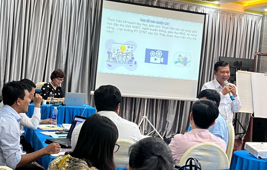 Các học chủ động trao đổi, chia sẻ kinh nghiệm thực tiễn. Các học chủ động trao đổi, chia sẻ kinh nghiệm thực tiễn.