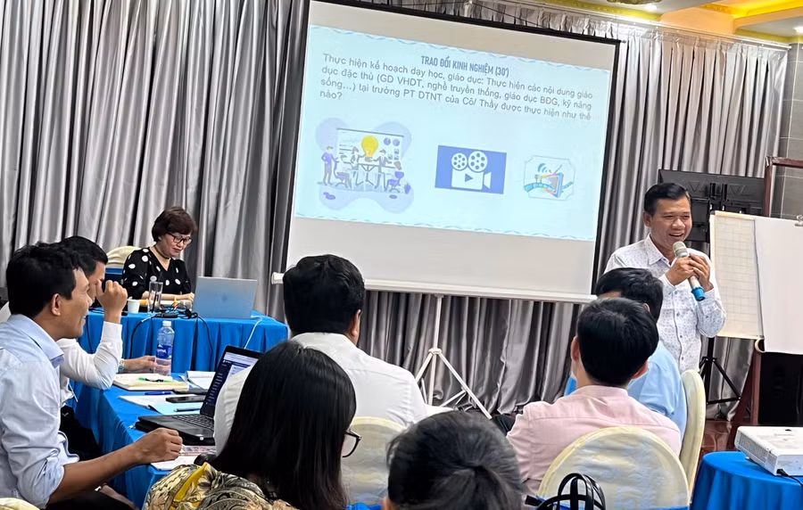 Các học chủ động trao đổi, chia sẻ kinh nghiệm thực tiễn.