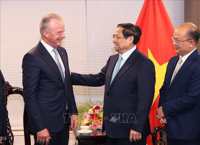 Thủ tướng Phạm Minh Chính tiếp lãnh ông Brendan Nelson AO, Phó chủ tịch cấp cao Tập đoàn Boeing, kiêm Chủ tịch Boeing Toàn cầu. Ảnh: Dương Giang/TTXVN
