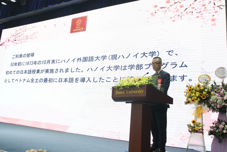 PGS.TS Nguyễn Văn Trào – Hiệu trưởng Trường ĐH Hà Nội phát biểu tại buổi lễ. PGS.TS Nguyễn Văn Trào – Hiệu trưởng Trường ĐH Hà Nội phát biểu tại buổi lễ.