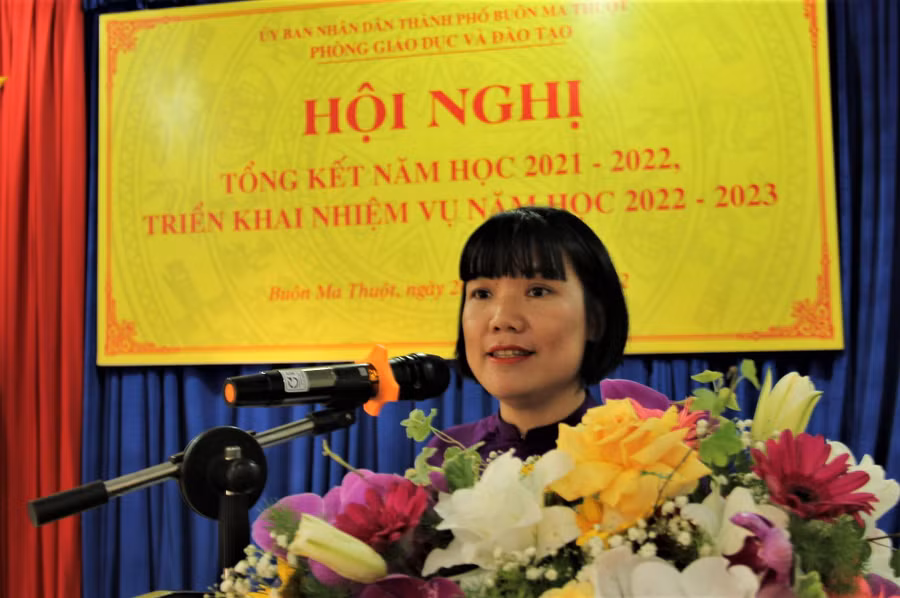 Bà Mai Thị Hồng Hà – Trưởng phòng GD&ĐT TP Buôn Ma Thuột phát biểu kết luận Hội nghị.