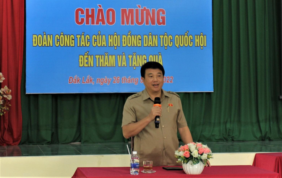 Ông Y Thanh Hà Niê Kđăm - Chủ tịch Hội đồng dân tộc Quốc hội phát biểu tại Trung tâm.