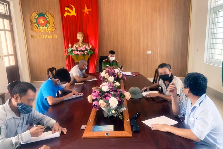 Các trường hợp tụ tập ăn nhậu làm việc với cơ quan chức năng.