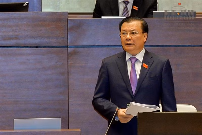 Bộ trưởng Bộ Tài chính Đinh Tiến Dũng trả lời chất vấn đại biểu Quốc hội