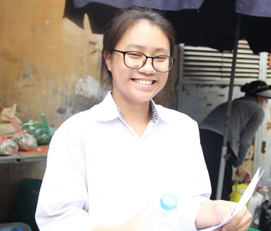 Trần Hoàng Yến Nhi hài lòng với đề thi Ngữ văn năm nay.