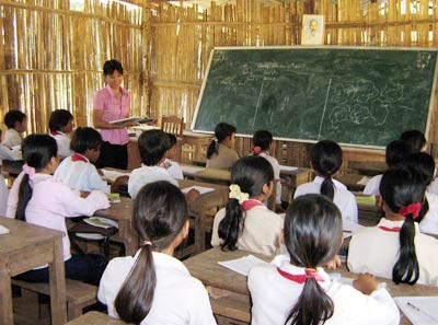 Có được hưởng đồng thời phụ cấp thu hút và lâu năm?