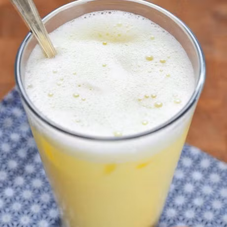 8 loai nuoc uong dep da dep dang cho me sau sinh - Anh 1