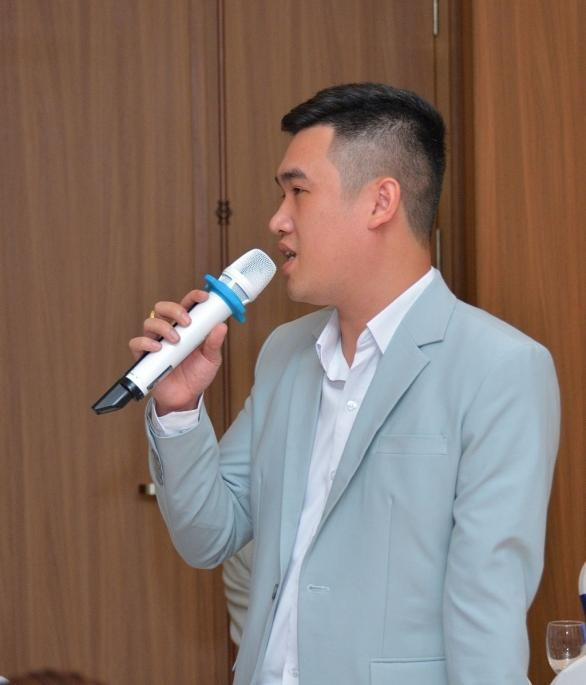Ông Huy Khang - Trung tâm Nghiên cứu và Phát triển Trầm hương Việt Nam. Ông Huy Khang - Trung tâm Nghiên cứu và Phát triển Trầm hương Việt Nam.