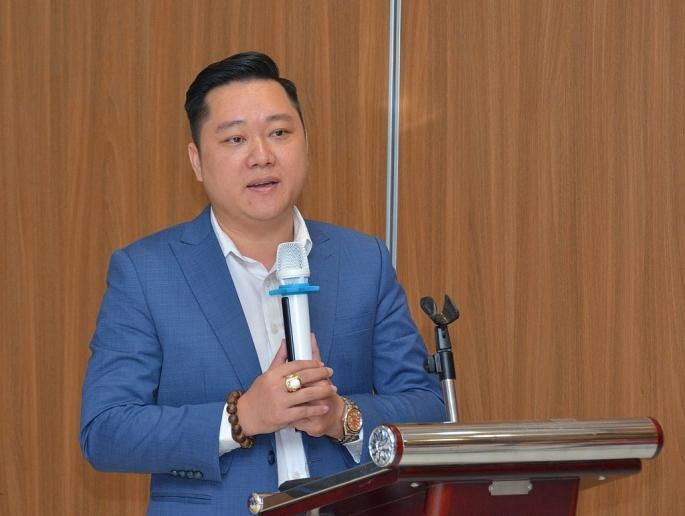 Ông Lê Văn Giang - Giám đốc Trung tâm nghiên cứu và phát triển Trầm hương Việt Nam - Trầm Việt thuộc Viện Nghiên cứu Phát triển Y Dược Việt; Chủ tịch HĐQT kiêm Tổng giám đốc Cty CP Trầm hương sinh học TTT tham luận tại Hội thảo. Ông Lê Văn Giang - Giám đốc Trung tâm nghiên cứu và phát triển Trầm hương Việt Nam - Trầm Việt thuộc Viện Nghiên cứu Phát triển Y Dược Việt; Chủ tịch HĐQT kiêm Tổng giám đốc Cty CP Trầm hương sinh học TTT tham luận tại Hội thảo.