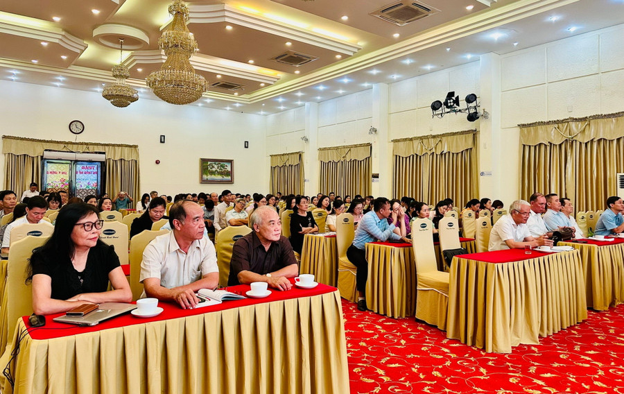 Đại biểu dự hội thảo. Đại biểu dự hội thảo.