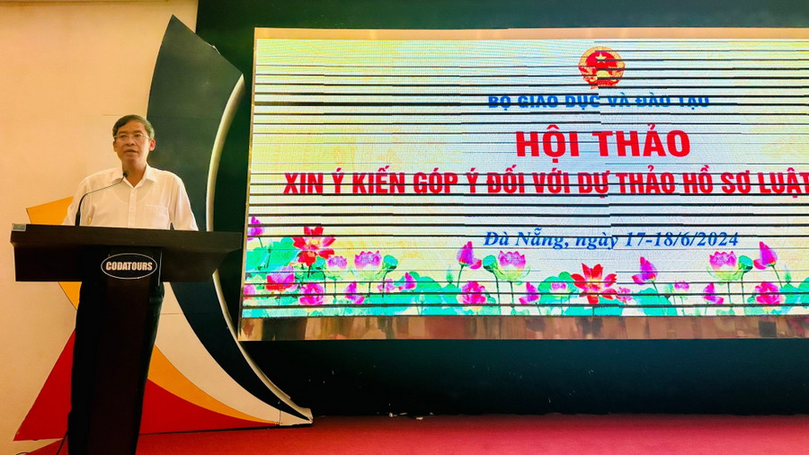 Ông Vũ Minh Đức - Cục trưởng Cục Nhà giáo và Cán bộ quản lý giáo dục phát biểu tại hội thảo. Ông Vũ Minh Đức - Cục trưởng Cục Nhà giáo và Cán bộ quản lý giáo dục phát biểu tại hội thảo.