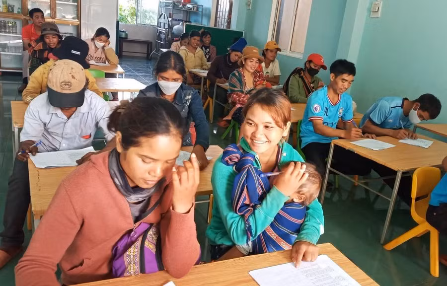 Cha mẹ trẻ và cộng đồng tại địa phương trong những chương trình phối hợp giữa nhà trường, gia đình và xã hội.