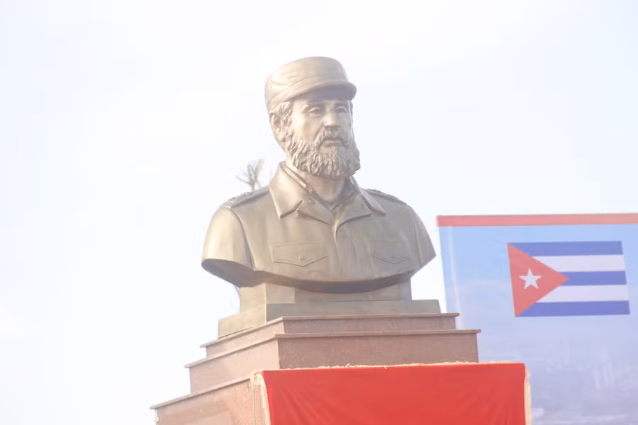 Tượng bán thân của lãnh tụ Fidel Castro.