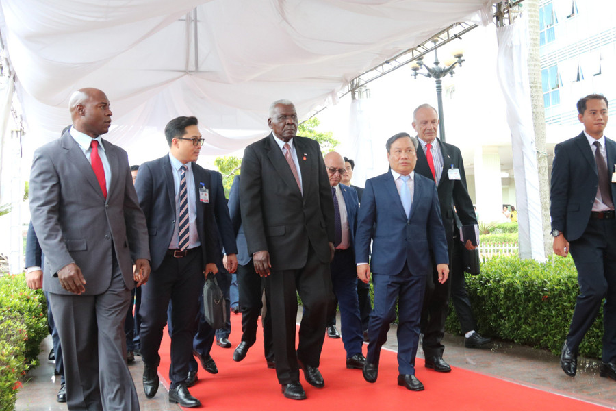 Chủ tịch Quốc hội Cuba Esteban Lazo Hernandez thăm Bệnh viện Hữu nghị Việt Nam - Cuba Đồng Hới.