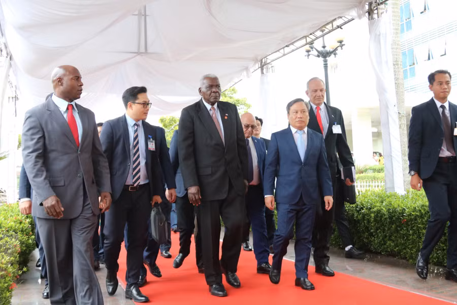 Chủ tịch Quốc hội Cuba Esteban Lazo Hernandez thăm Bệnh viện Hữu nghị Việt Nam - Cuba Đồng Hới.