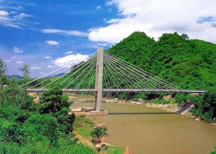 Cầu treo Đakrông là một trong những công trình mang đậm dấu ấn của nước bạn Cuba. (Ảnh: Trần Tuyền)