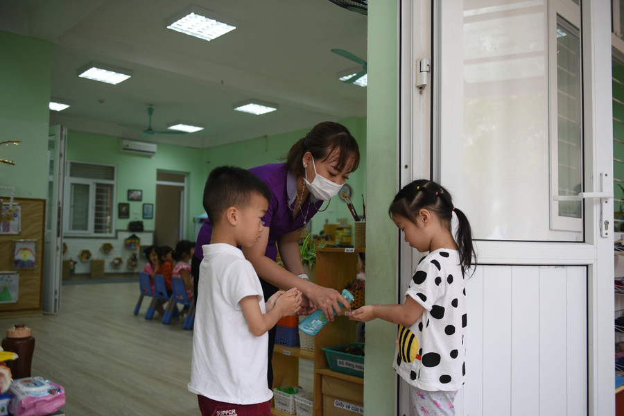 Cần ghi nhận, động viên, khích lệ, kịp thời tháo gỡ khó khăn và hỗ trợ tối đa đội ngũ giáo viên. Ảnh minh họa/ INT Cần ghi nhận, động viên, khích lệ, kịp thời tháo gỡ khó khăn và hỗ trợ tối đa đội ngũ giáo viên. Ảnh minh họa/ INT