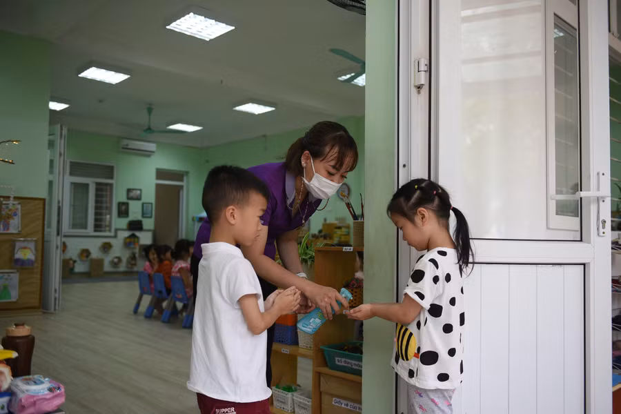 Cần ghi nhận, động viên, khích lệ, kịp thời tháo gỡ khó khăn và hỗ trợ tối đa đội ngũ giáo viên. Ảnh minh họa/ INT