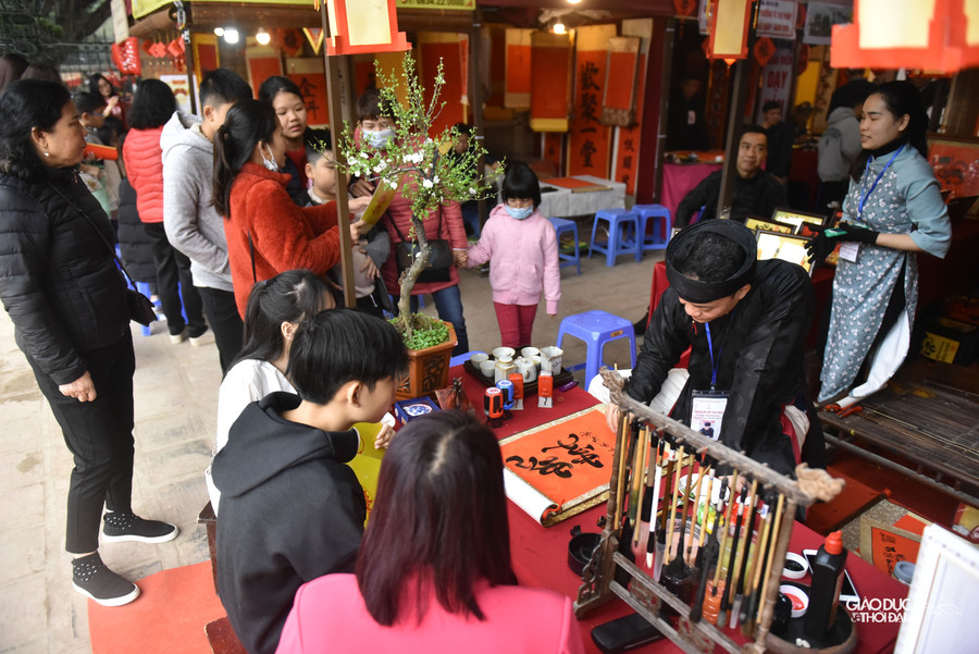 Tham gia viết chữ là 50 thư pháp gia đã vượt qua kỳ ứng tuyển, bảo đảm đúng tiêu chí và yêu cầu của Hội chữ Xuân. Sự kiện sẽ kéo dài từ ngày 15/1 đến hết ngày 29/1.