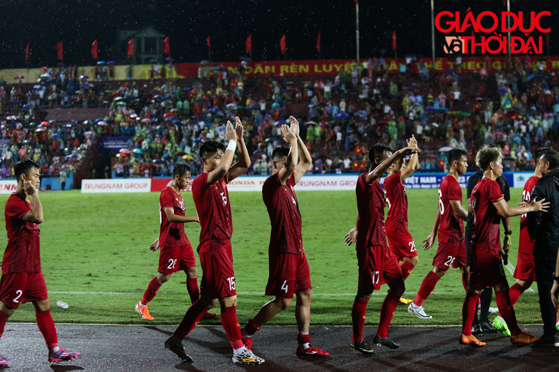 Có thể nói rằng, dù kết quả có ra sao đi chăng nữa thì các cầu thủ Việt Nam cũng đã cống hiến cho người hâm mộ một trận đấu trọn vẹn cảm xúc.