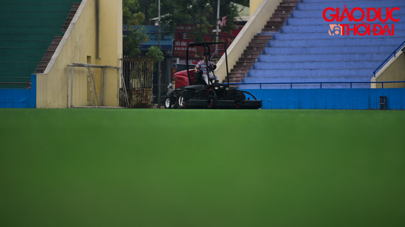 Sân cỏ được chăm sóc kỹ lưỡng trước giờ G