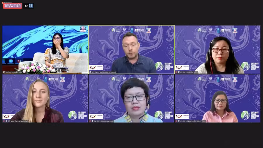 Các khách mời phát biểu tham luận tại buổi lễ.