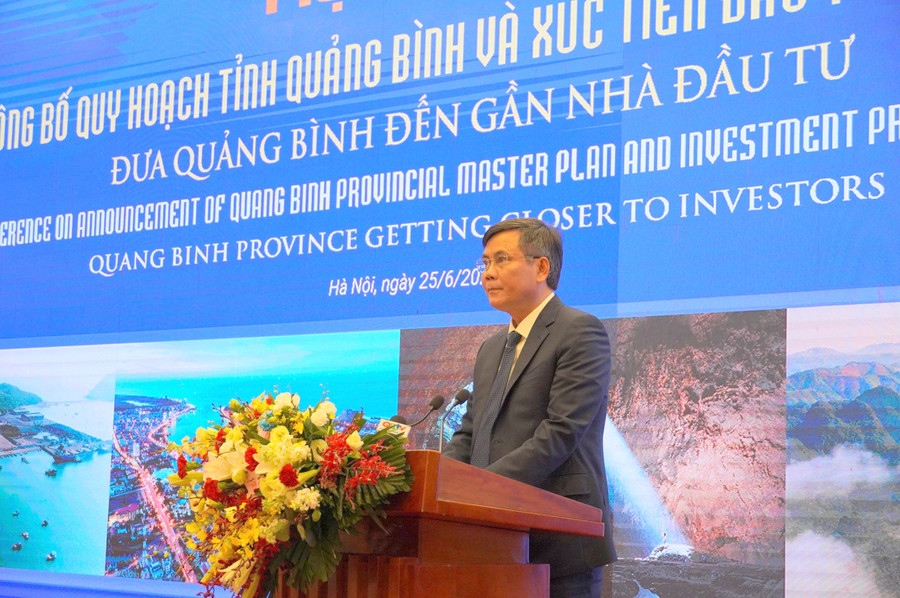 Ông Trần Thắng - Chủ tịch UBND tỉnh Quảng Bình phát biểu về những tiềm năng của địa phương.