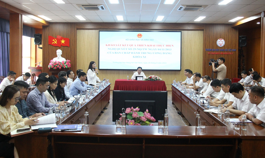 Đại diện Ban Tuyên giáo Trung ương phát biểu. Đại diện Ban Tuyên giáo Trung ương phát biểu.