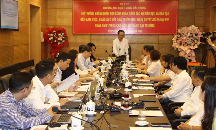 Toàn cảnh buổi làm việc. Toàn cảnh buổi làm việc.