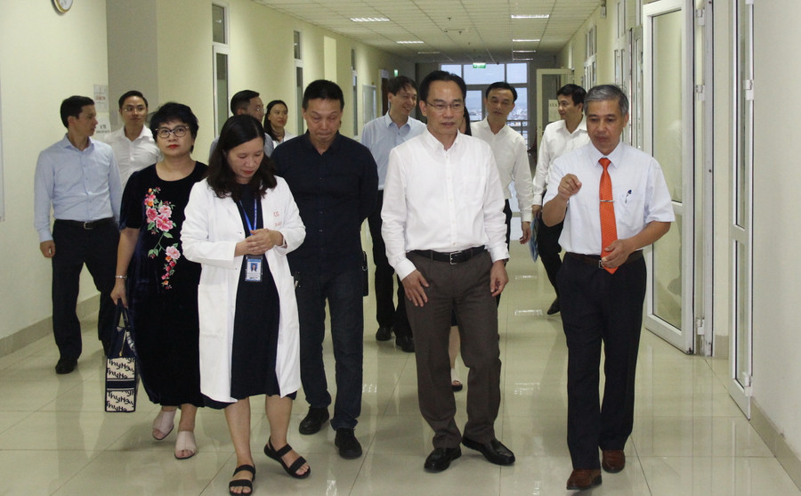 Thứ trưởng Hoàng Minh Sơn và đoàn công tác thăm khu giảng đường. Thứ trưởng Hoàng Minh Sơn và đoàn công tác thăm khu giảng đường.