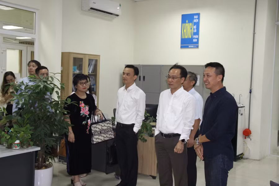 Đoàn công tác thăm phòng làm việc của bộ, giảng viên Trường ĐH Y dược Hải Phòng