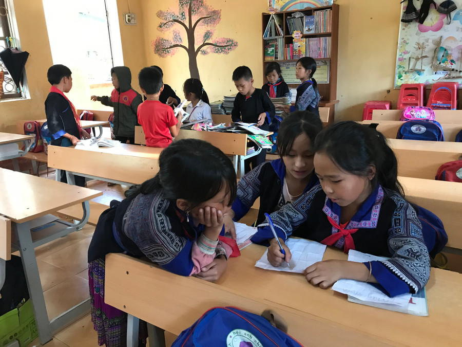 Mỗi ngày đến trường đối với các em học sinh Mù Cang Chải thực sự là một ngày vui.