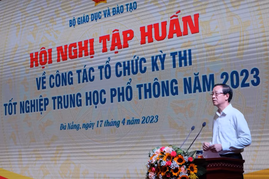 Thứ trưởng Bộ GD&ĐT Phạm Ngọc Thưởng - Trưởng Ban Chỉ đạo cấp quốc gia Kỳ thi tốt nghiệp THPT năm 2023 - phát biểu tại Hội nghị tập huấn.